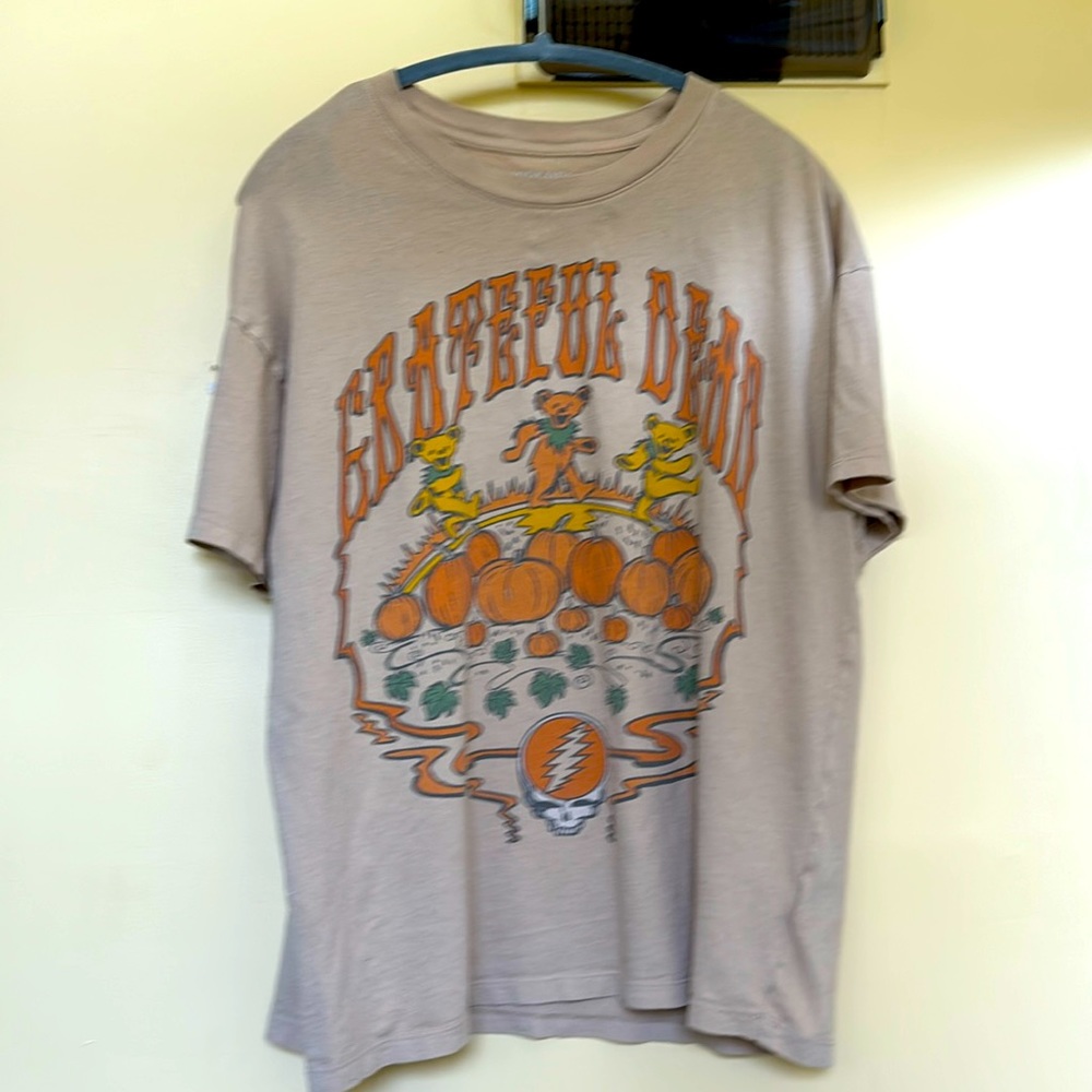 American Eagle band T-shirt, Grateful Dead pumpkins